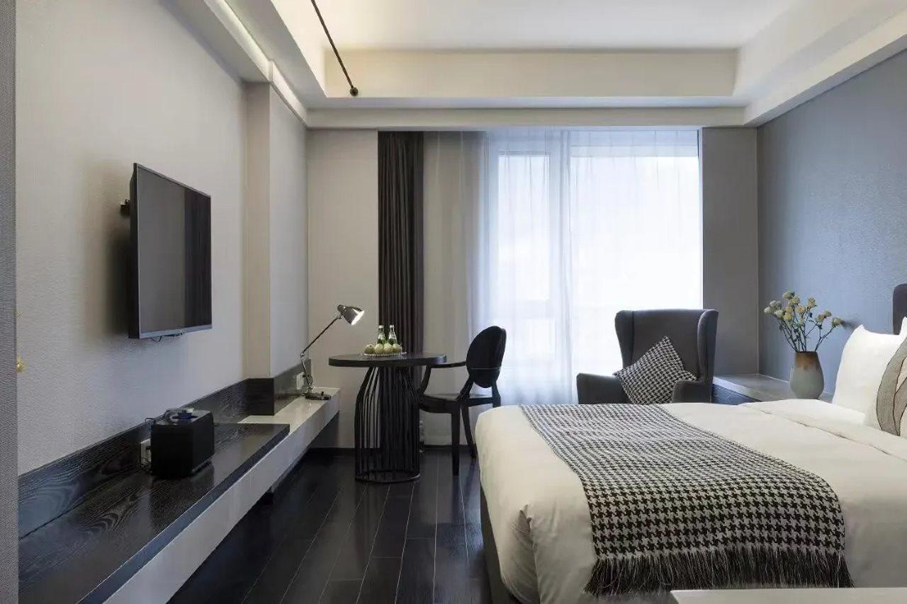Holz Hotel Shenyang Exteriör bild