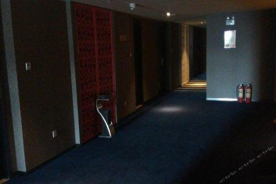 Holz Hotel Shenyang Exteriör bild